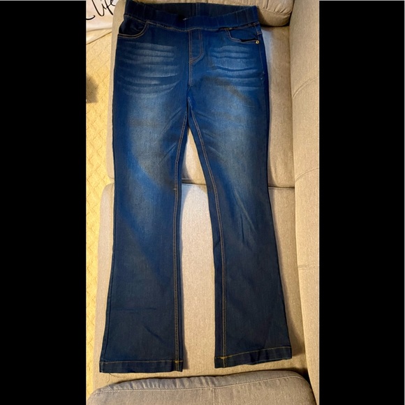 2025 SALE NWOT style bundle👖each has a pic 1-1/20or 2/25☀️price sizes m and L - Picture 5 of 8